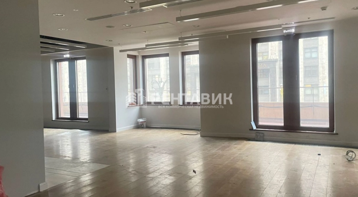 Помещение свободного назначения Гостиница Москва площадью 379 квадратных метров