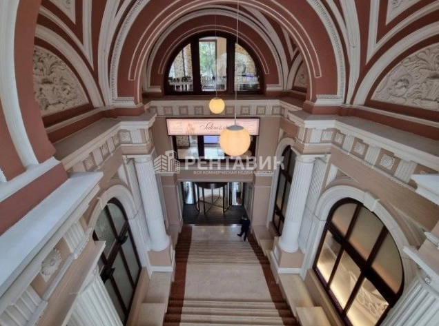 Здание целиком Петровский пассаж площадью 13703 квадратных метров