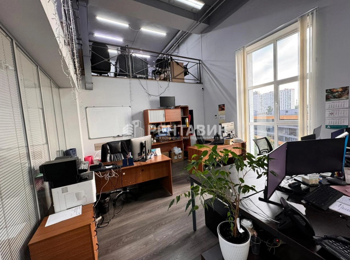 Офис W Plaza I площадью 436 квадратных метров