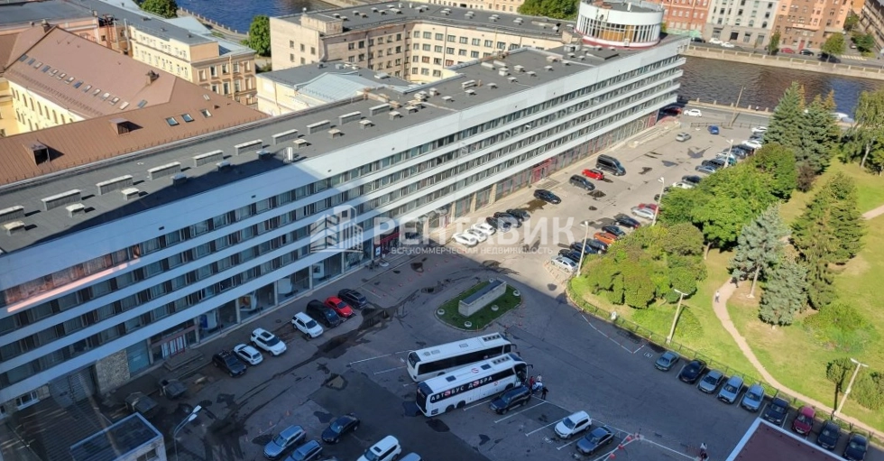 Помещение свободного назначения Азимут Hotel площадью 2000 квадратных метров