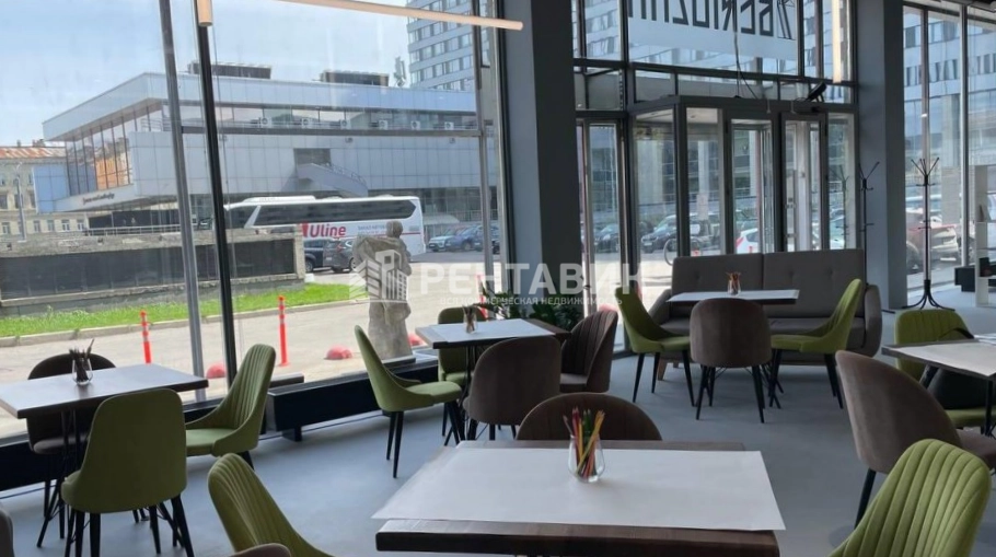 Помещение свободного назначения Азимут Hotel площадью 2000 квадратных метров