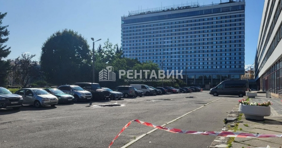 Помещение свободного назначения Азимут Hotel площадью 2000 квадратных метров