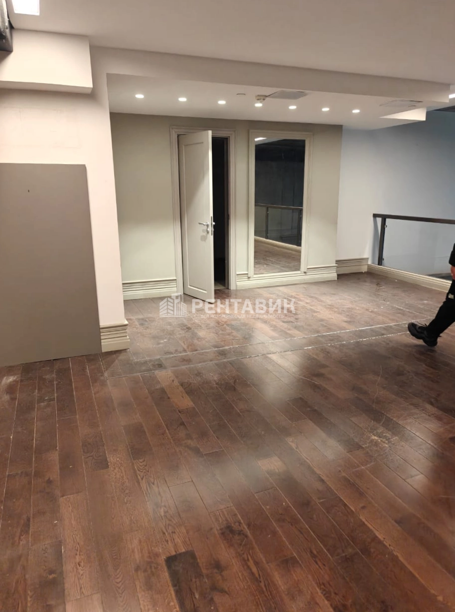 Помещение свободного назначения Принципал Плаза площадью 320 квадратных метров