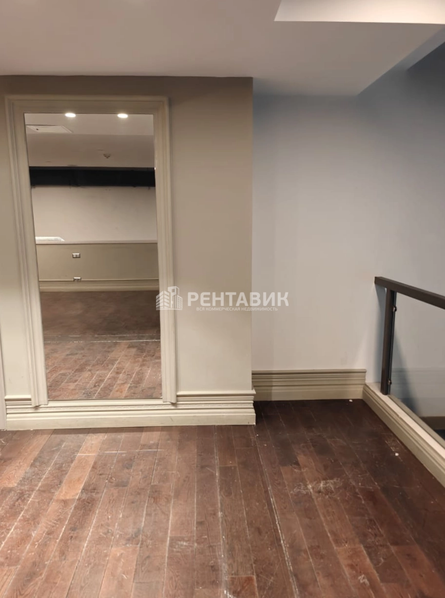 Помещение свободного назначения Принципал Плаза площадью 320 квадратных метров