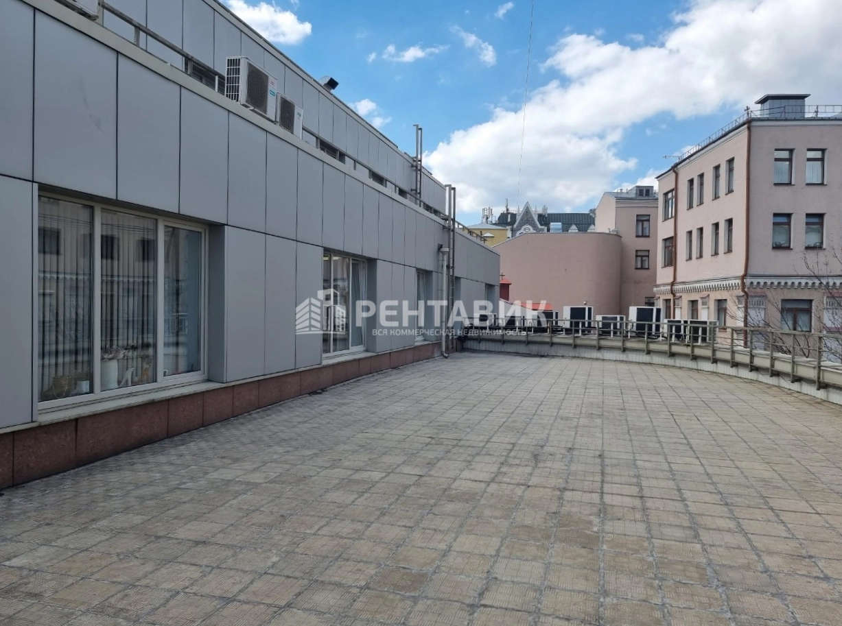 Здание целиком Петровский пассаж площадью 3145 квадратных метров