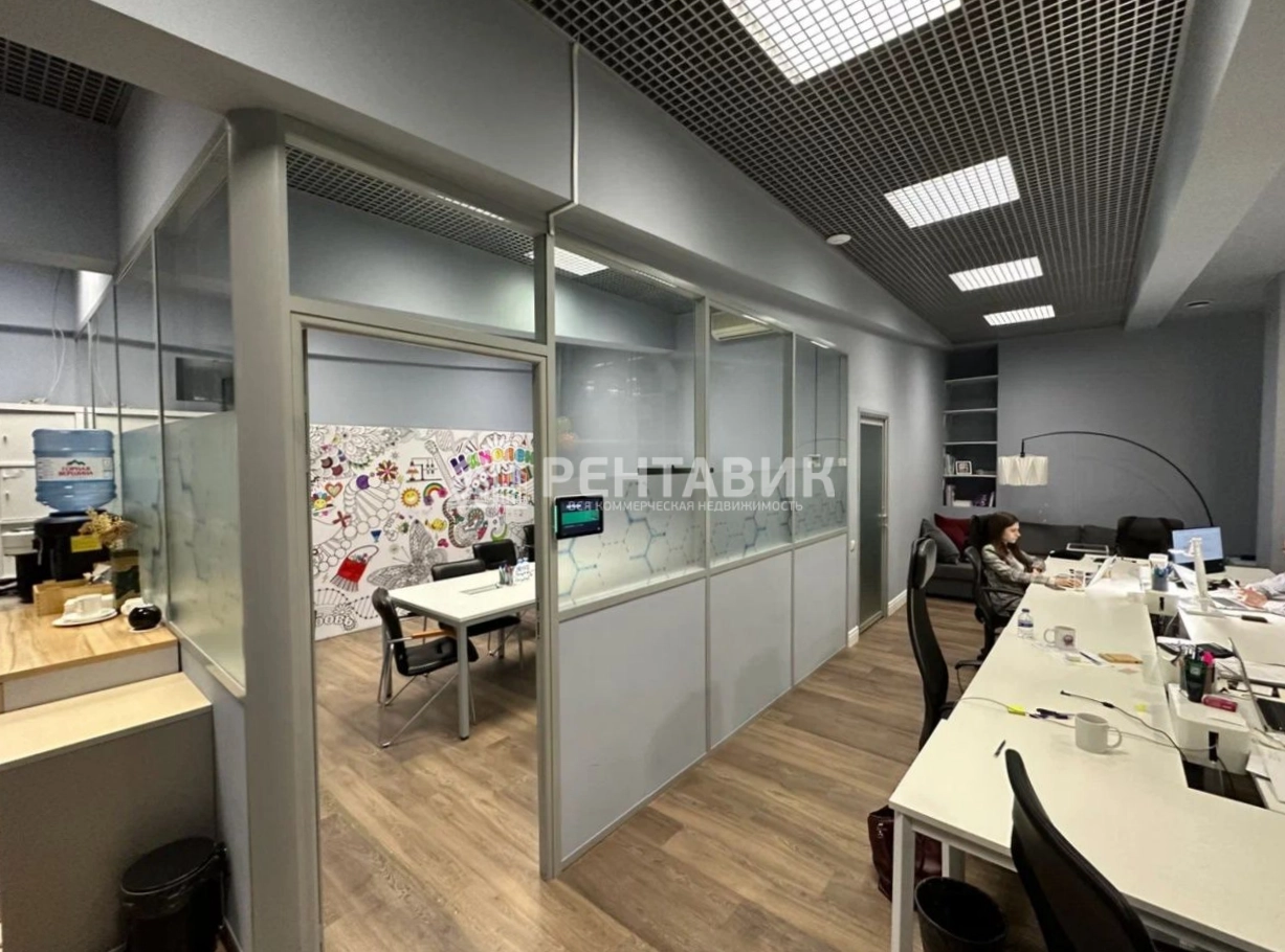 Офис Baker Plaza / Бейкер Плаза площадью 347.6 квадратных метров