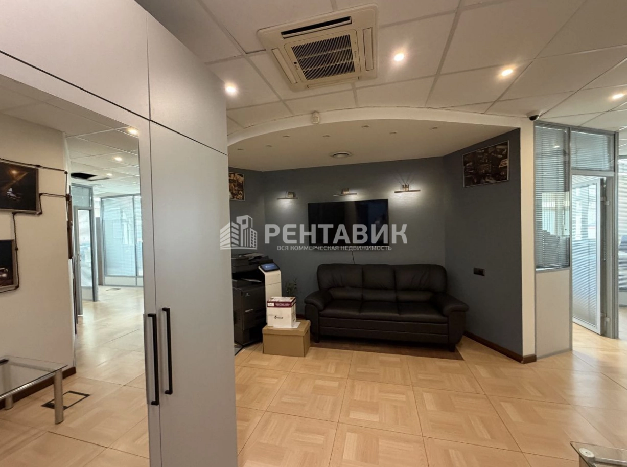 Офис Лесная площадью 582 квадратных метров