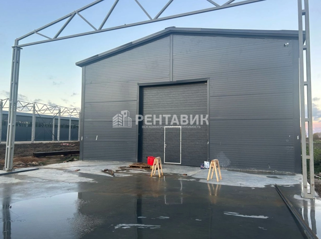 фасад дома, здание по адресу Ленинградская обл, Ломоносовский р-н, село Русско-Высоцкое, ул Промышленная, зд 1