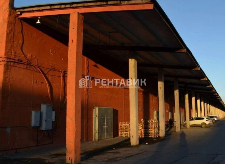фасад дома, здание по адресу Ленинградская обл, Гатчинский р-н, поселок Пригородный, Вырицкое шоссе, д 2