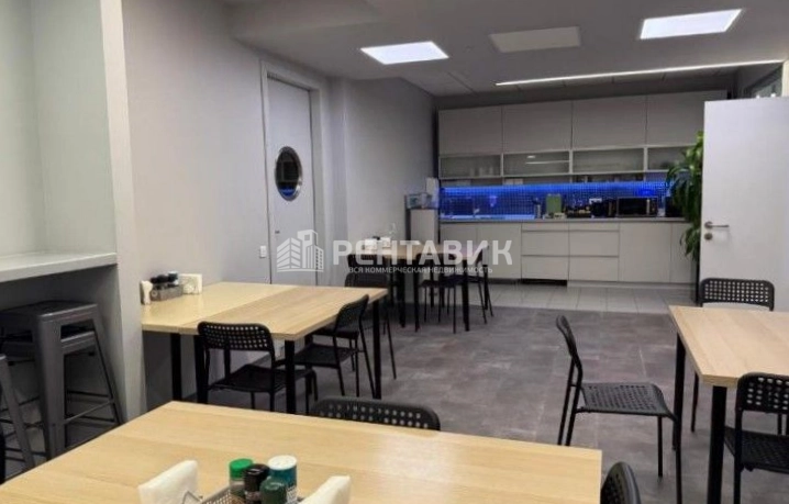 Офис Amber Plaza площадью 728 квадратных метров