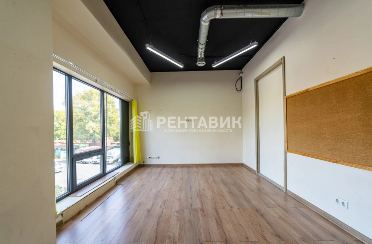 Помещение свободного назначения Smola площадью 341 квадратных метров