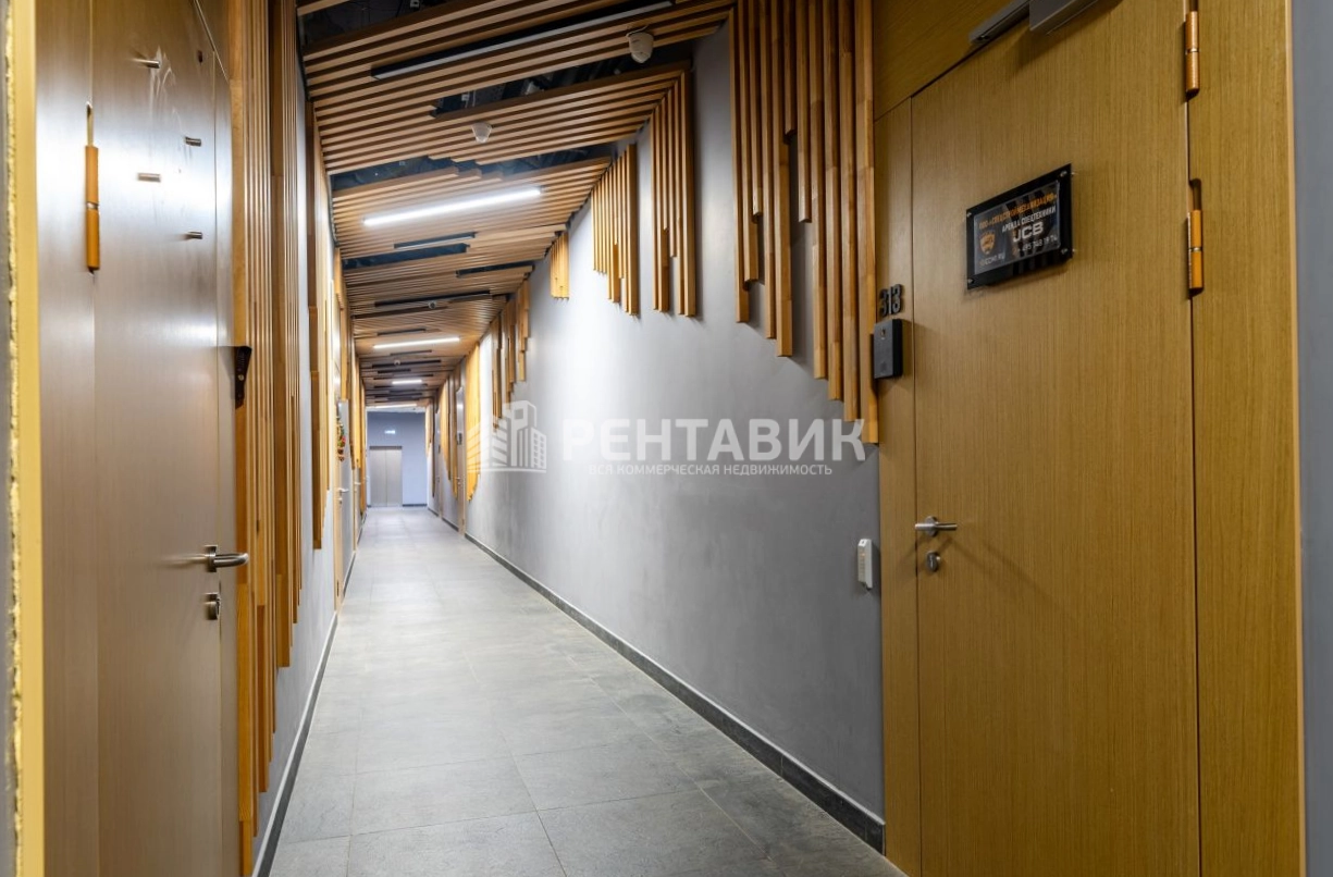 Помещение свободного назначения Smola площадью 341 квадратных метров