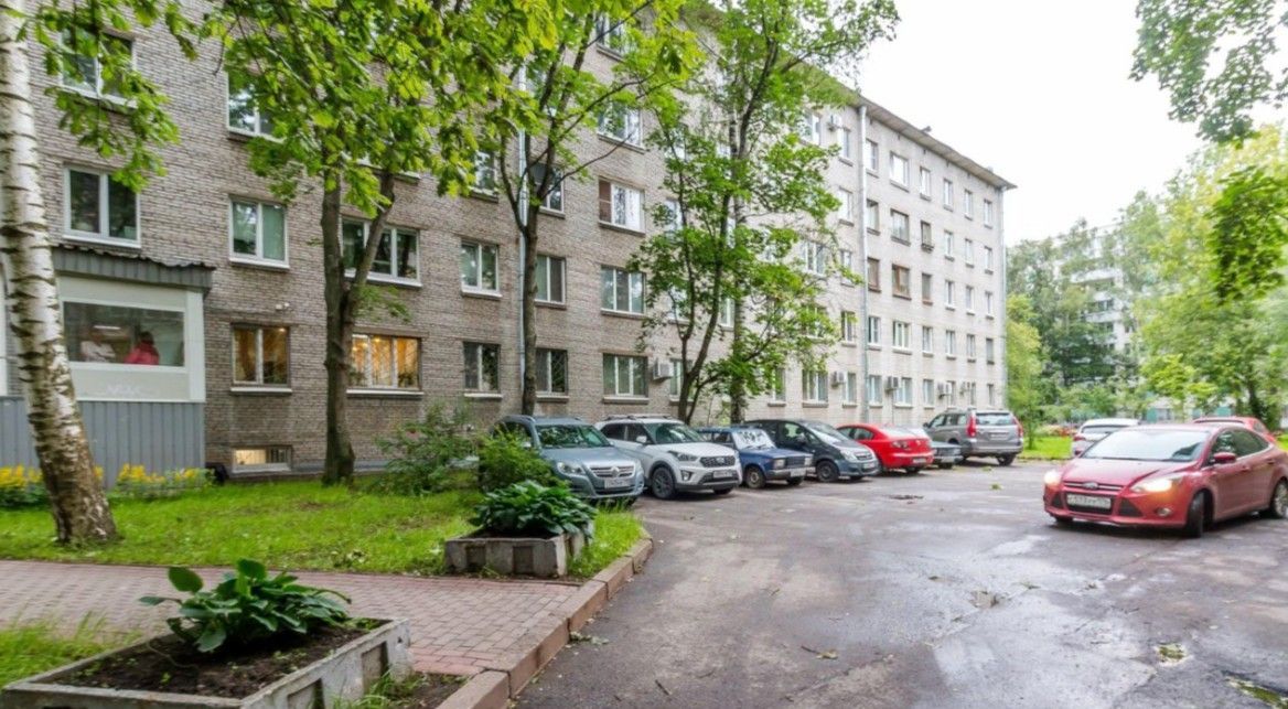 фасад дома, здание по адресу г Санкт-Петербург, пр-кт Науки, д 12 к 5