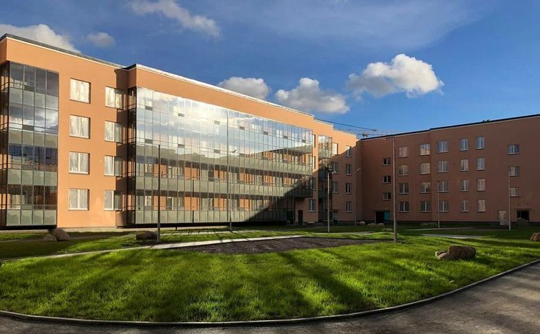 фасад дома, здание по адресу г Санкт-Петербург, поселок Стрельна, пр-кт Буденного, д 26 к 2 стр 1