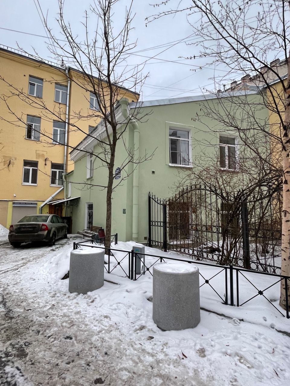 фасад дома, здание по адресу г Санкт-Петербург, ул Большая Конюшенная, д 13 литера Н