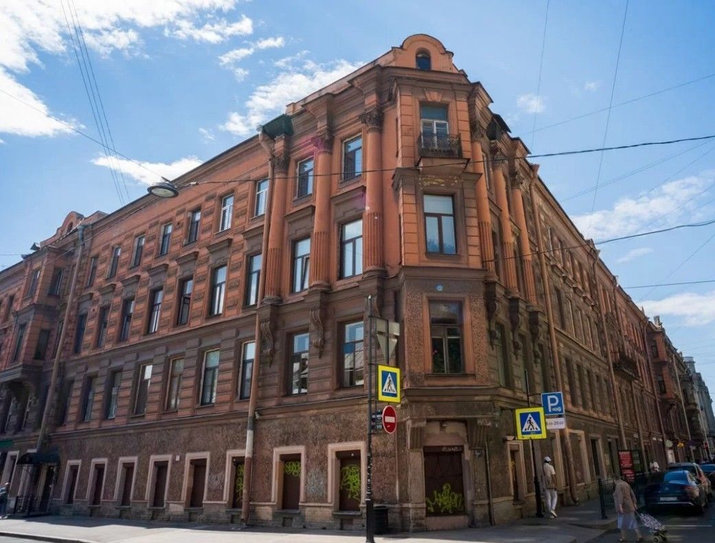 фасад дома, здание по адресу г Санкт-Петербург, ул Коломенская, д 1/15