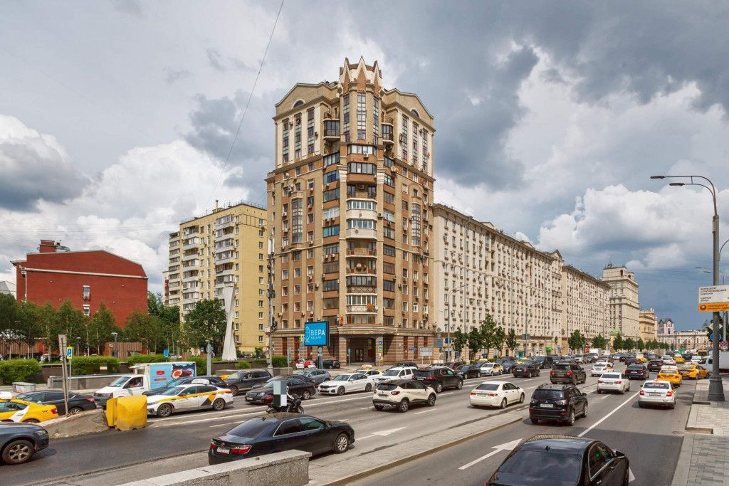 фасад дома, здание по адресу г Москва, ул Валовая, д 20