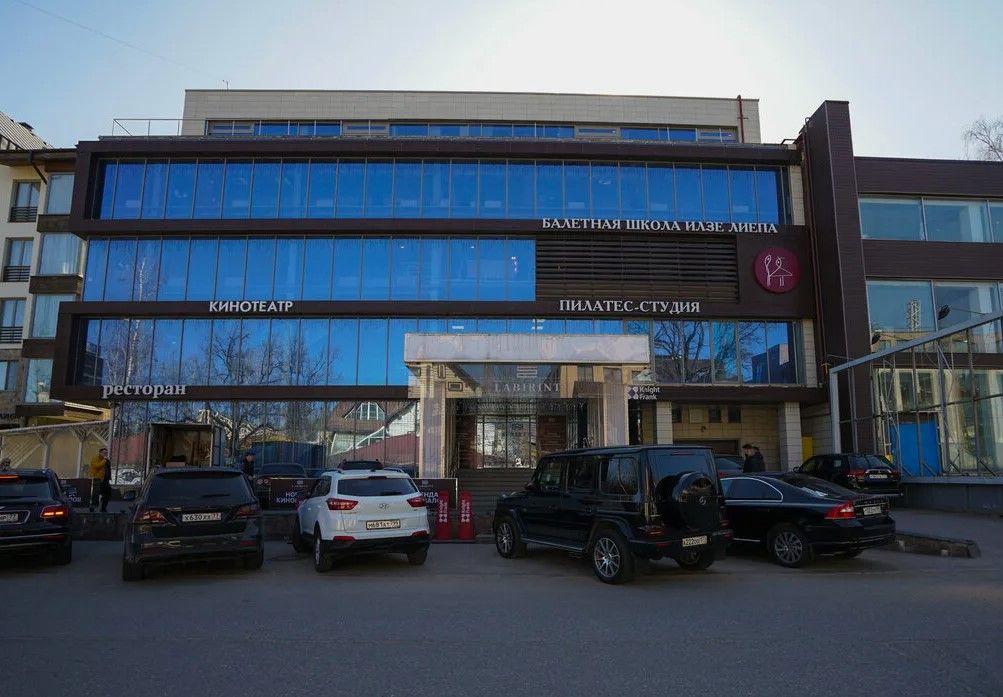 фасад дома, здание по адресу Московская обл, г Одинцово, деревня Жуковка, д 57