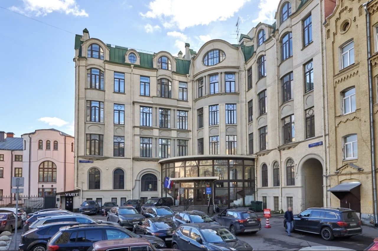 фасад дома, здание по адресу г Москва, ул Мясницкая, д 43 стр 2