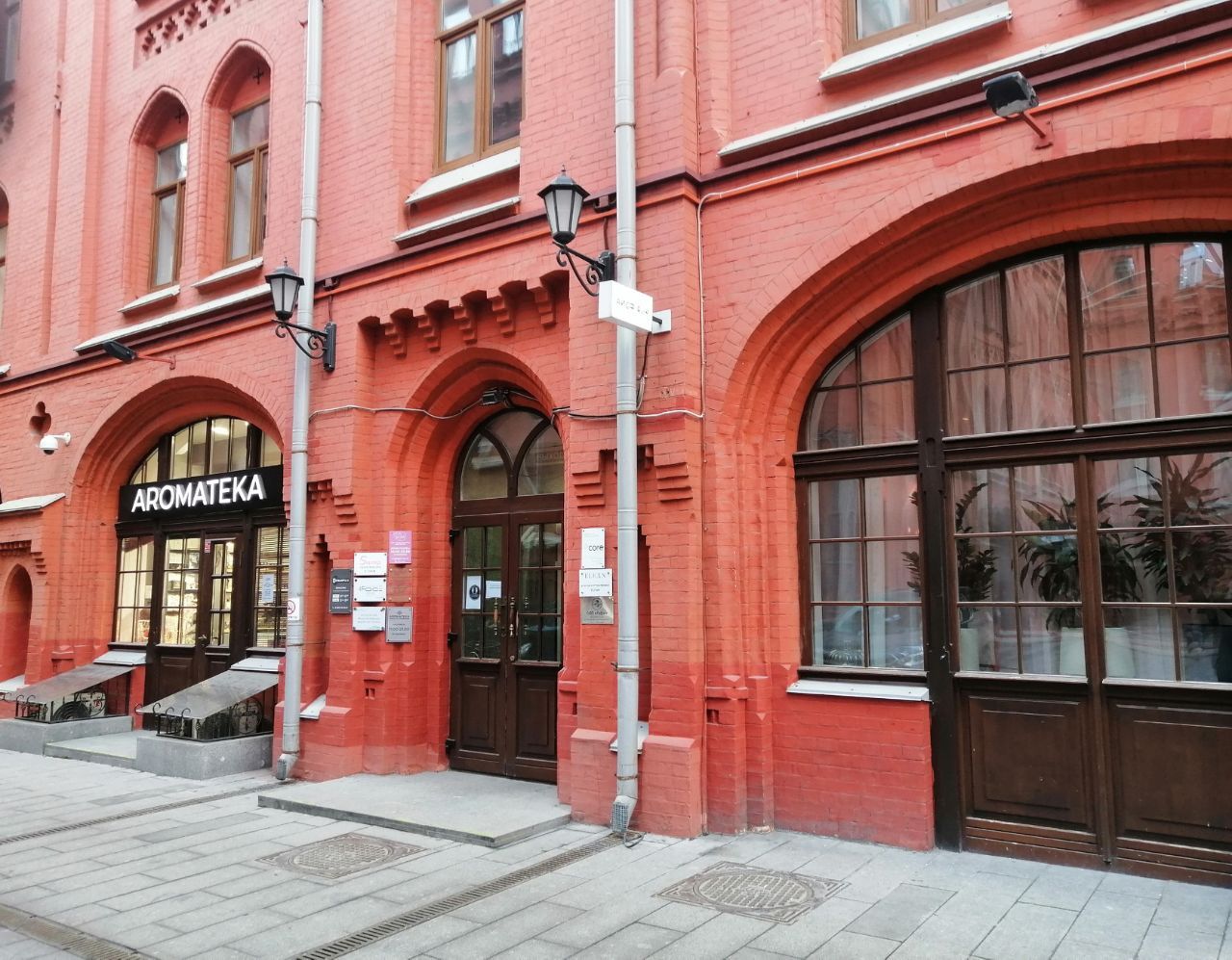 фасад дома, здание по адресу г Москва, Новая пл, д 8 стр 2 