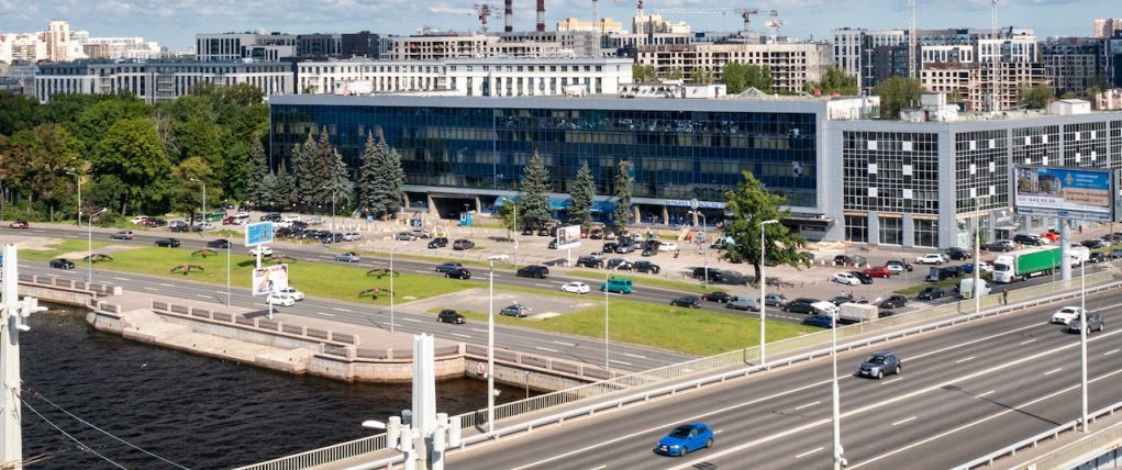 Производитель одежды арендовал офис 242 м2 по адресу: Выборгская наб, 61. Санкт-Петербург