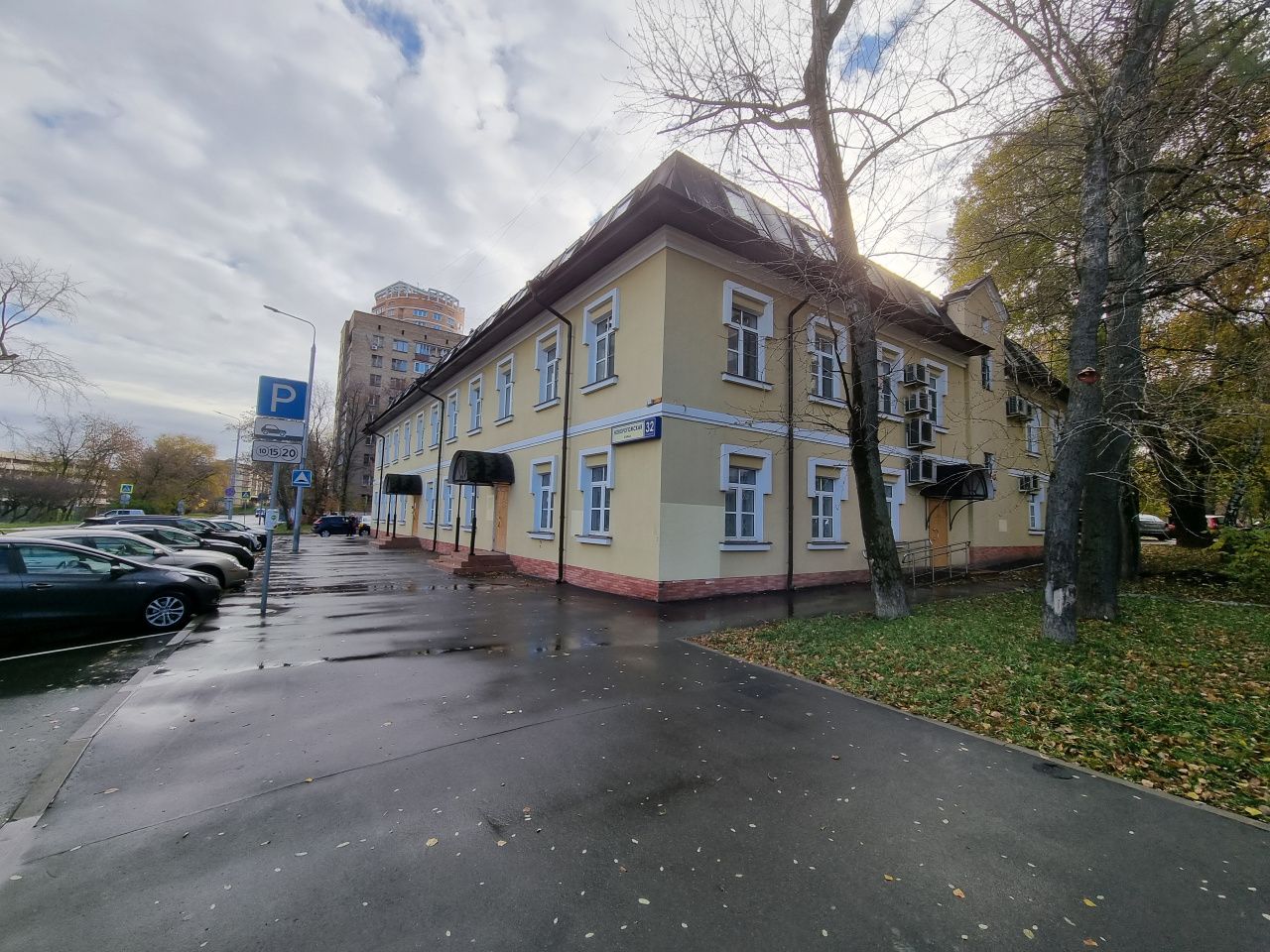 фасад дома, здание по адресу г Москва, ул Новорогожская, д 32 стр 1