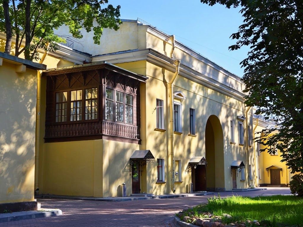 фасад дома, здание по адресу г Санкт-Петербург, наб Реки Фонтанки, д 166 