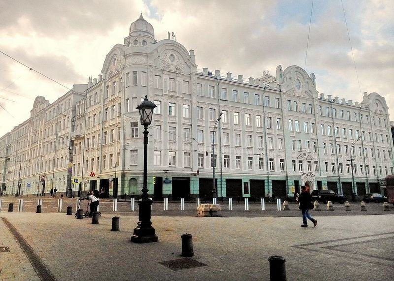фасад дома, здание по адресу г Москва, ул Воздвиженка, д 4/7 стр 1