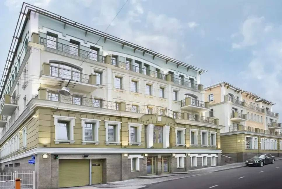 Управляющая компания арендовала офис 1 283 м2 по адресу: Подкопаевский пер, д 4. Москва