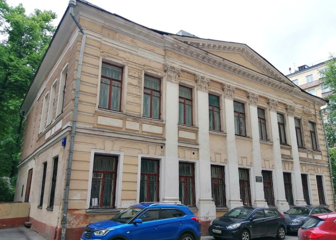 Адвокатское бюро приобрело административное здание 900 м2 по адресу: Космодамианская наб., д. 46-50, стр. 3. Москва