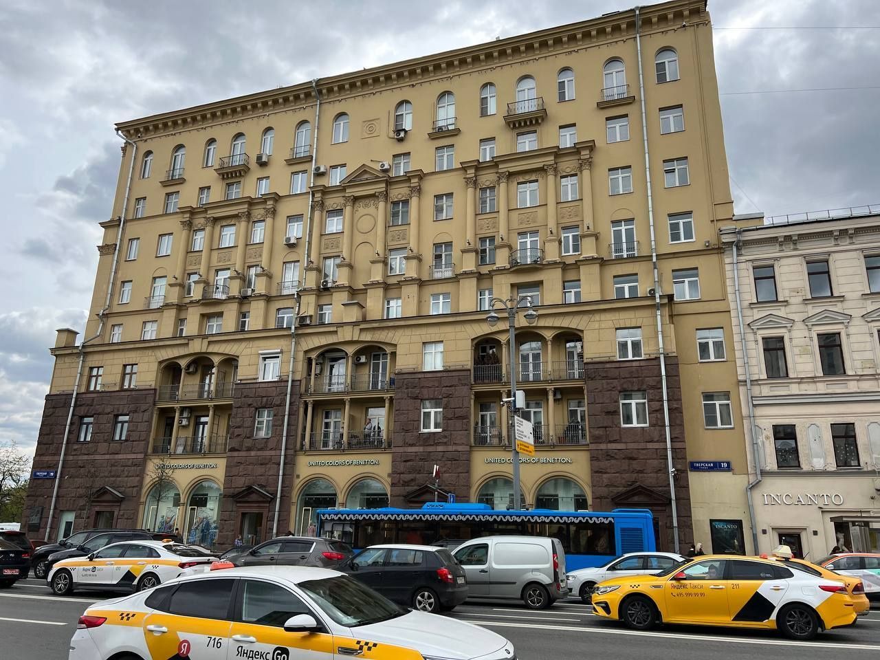 фасад дома, здание по адресу г Москва, ул Тверская, д 19 