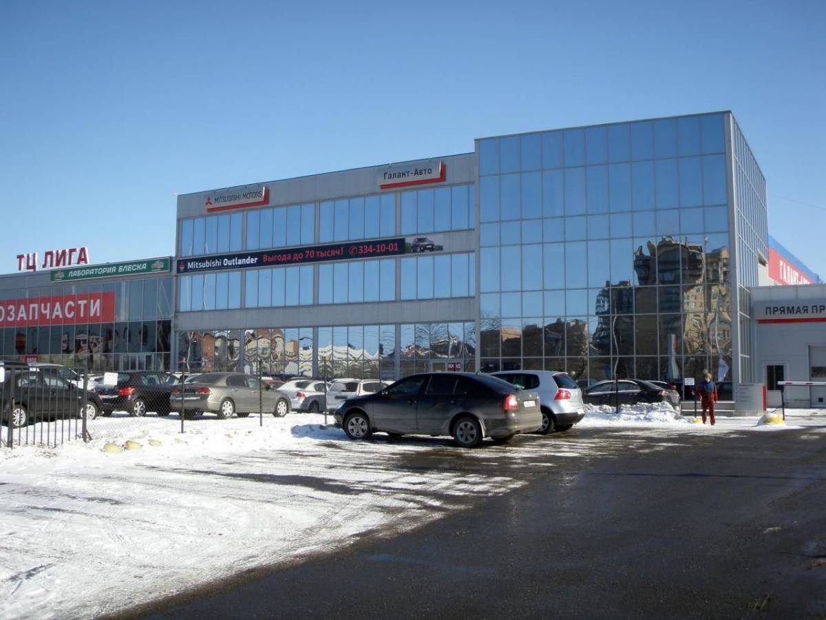 Московская компания  арендовала помещение 1125 м2 и земельный участок более 2000 м2 под автосалон в ТЦ «Лига» , проспект Маршала Жукова, 78, Санкт-Петербург