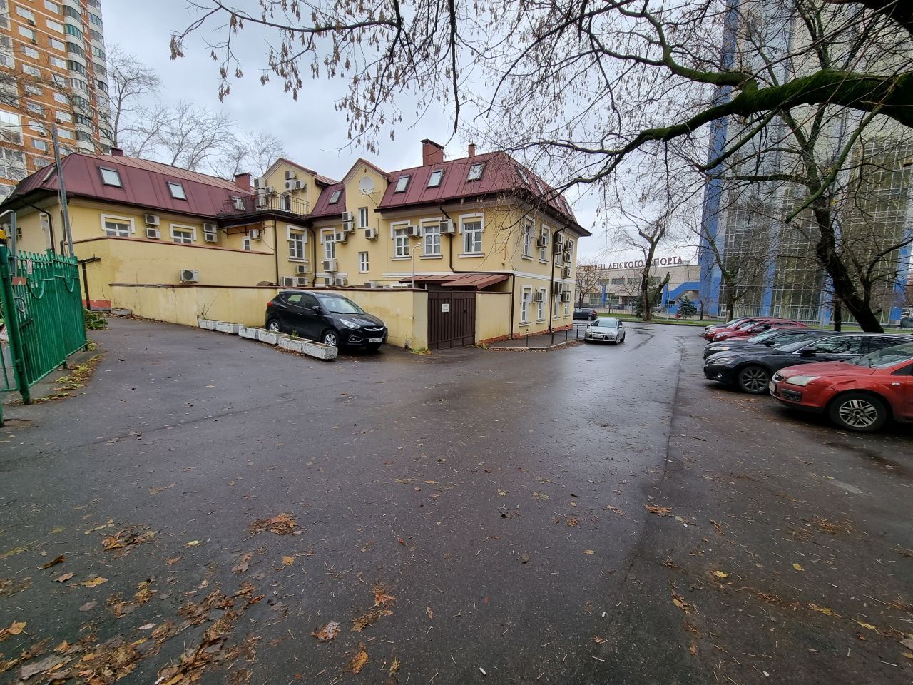 фасад дома, здание по адресу г Москва, ул Новорогожская, д 32 стр 1