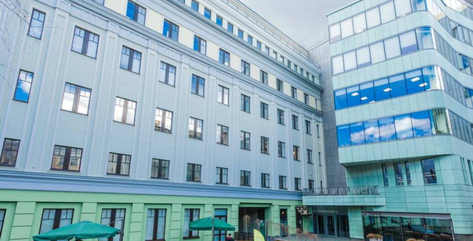 Российская торговая компания арендовала офис 513 м2 в БЦ Моховая, Воздвиженка, 4/7, Москва