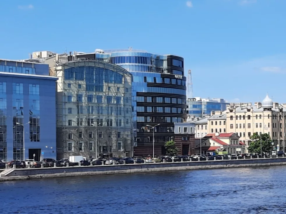 Онлайн-дистрибьютор арендовал офис 178 м2 по адресу: Петроградская наб, д 22. Санкт-Петербург
