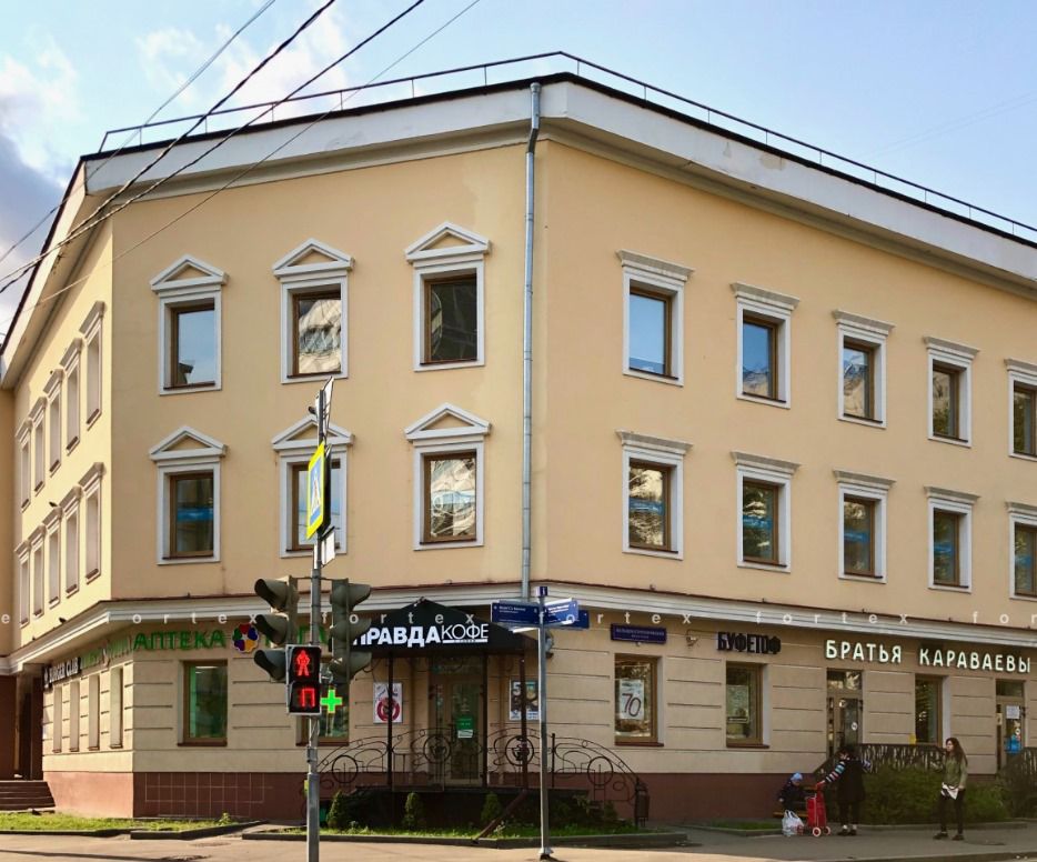 Компания-сервис технической поддержки арендовала офис 600 м2 по адресу: Стремянный пер, 26. Москва