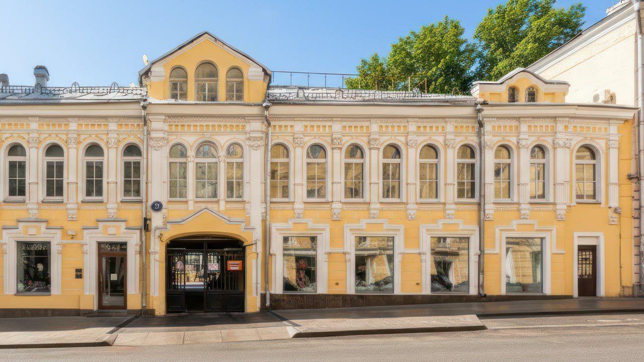 фасад дома, здание по адресу г Москва, ул Петровка, д 21 стр 1