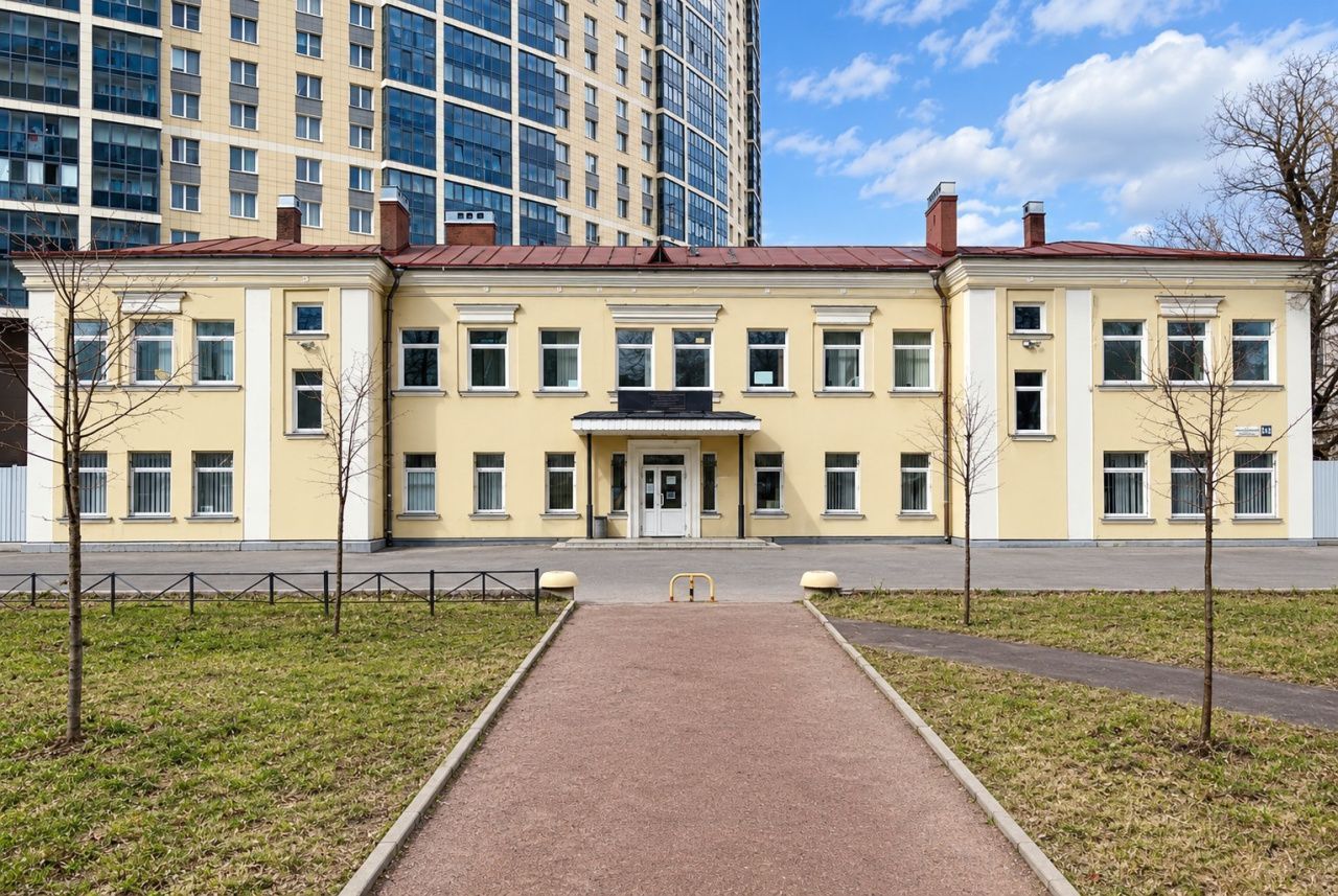 фасад дома, здание по адресу г Санкт-Петербург, пр-кт Обуховской Обороны, д 112