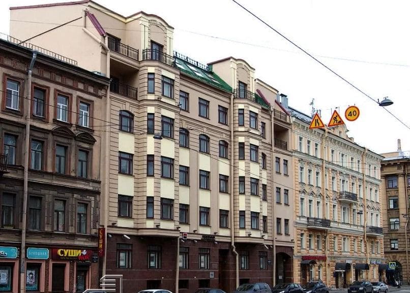 Экспертное бюро недвижимости арендовало офис площадью 485,3 м2 по адресу: 2-я Советская, д 17. Санкт-Петербург.