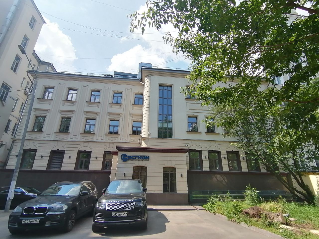 фасад дома, здание по адресу г Москва, Дегтярный пер, д 5 стр 2 